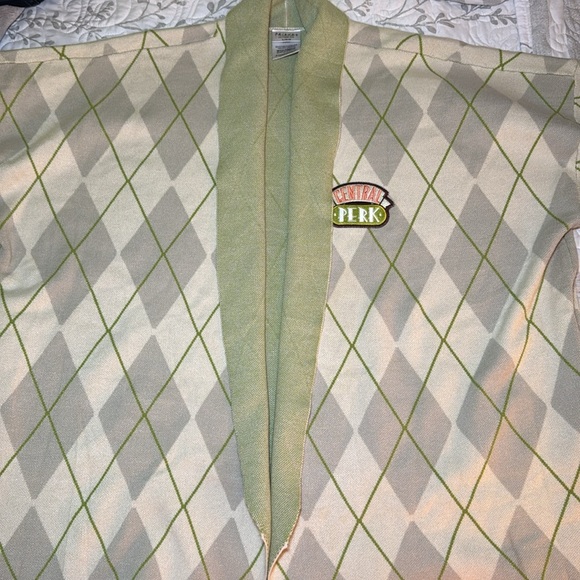 F•R•I•E•N•D•S Central Perk Argyle Cardigan Sweater Size L - Picture 4 of 13